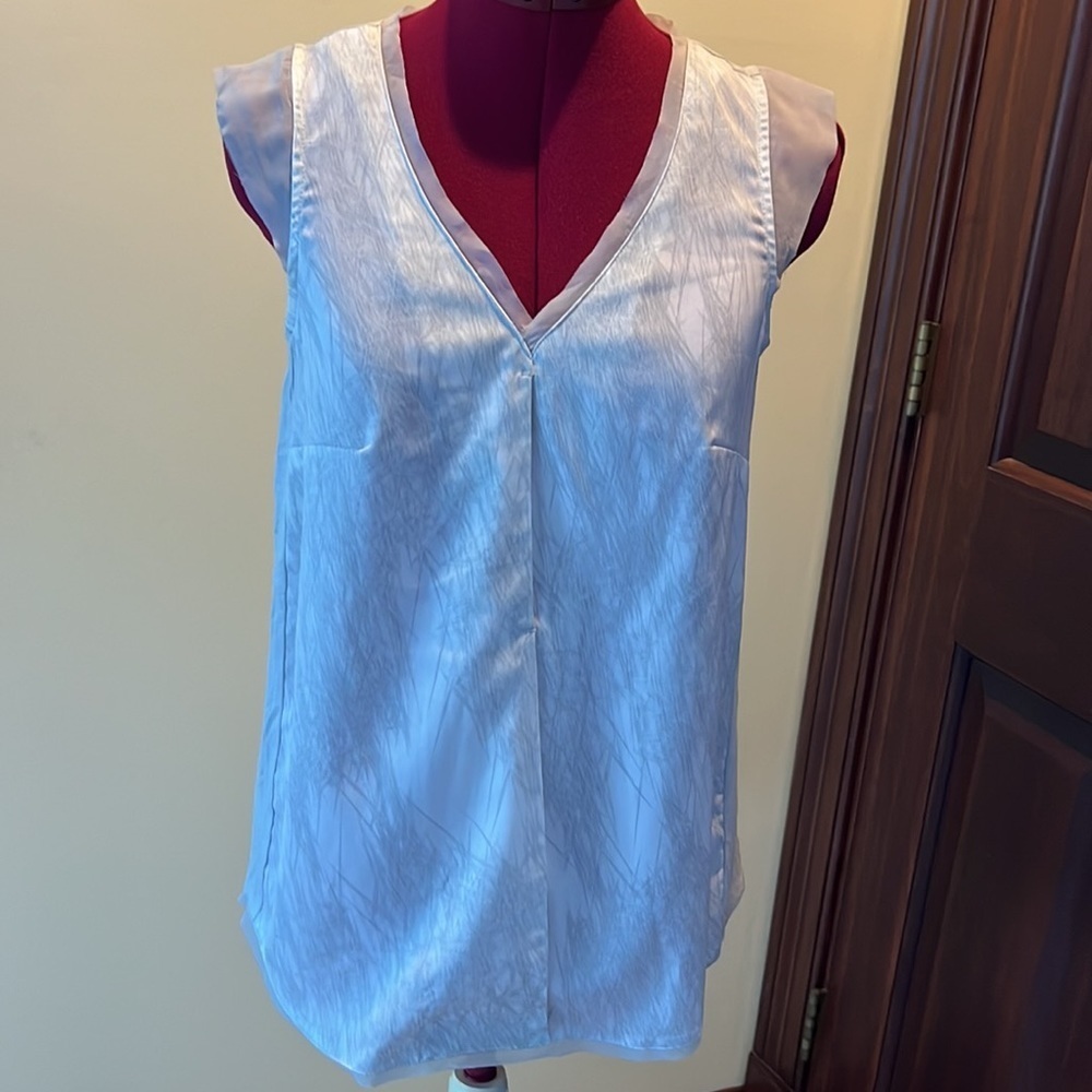 Vera Wang  Top  tank top  Light gray   Whiskered pattern / Sheer Edges  Size S